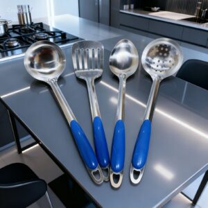 SET DE 4 CUCHARONES CON MANGO  C-8467